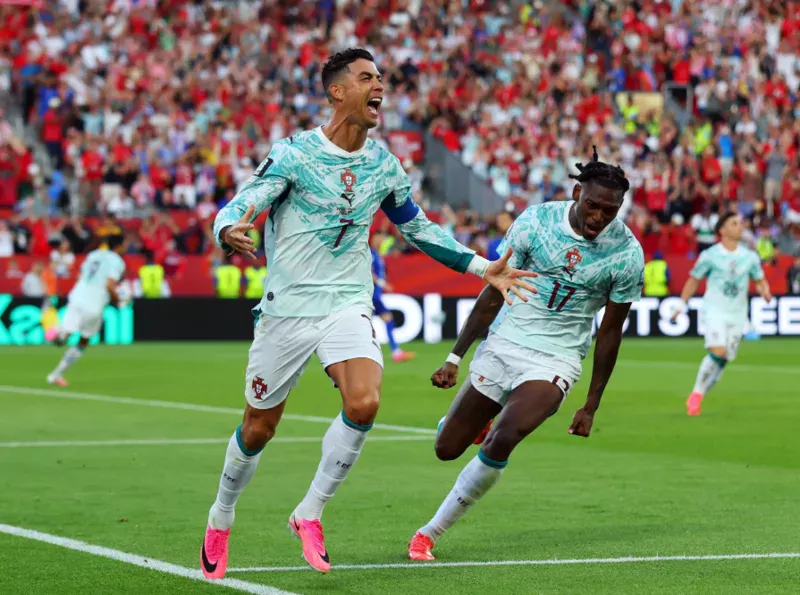 Cristiano Ronaldo trở thành biểu tượng của Bồ Đào Nha qua nhiều kỳ World Cup nhưng chưa thể nâng cúp vàng.