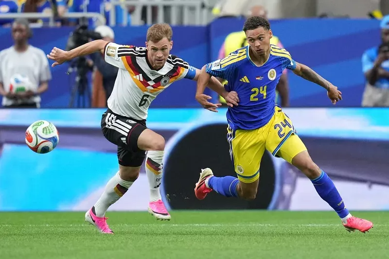 Joshua Kimmich thi đấu ở vị trí nào?