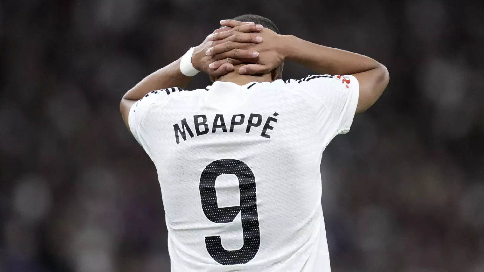 Mbappe mặc áo số 9 tại Real Madrid